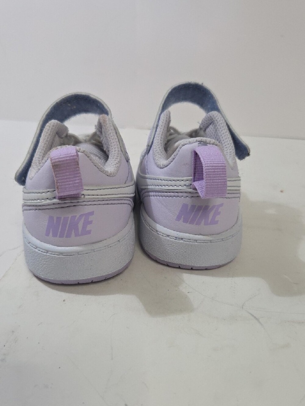 Nike Kids Lavender Hook-and-Loop Sneakers Size 5 Kids. - Picture 2 of 4